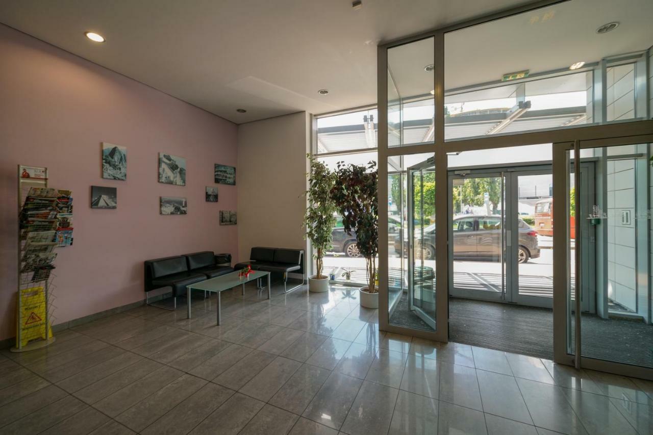 Flora Cozy Apartment ブラチスラヴァ エクステリア 写真